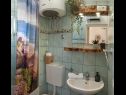 Apartmanok Jurica - 100 m from sea: A1(4+2), SA2(2), A3(2+2) Kastel Novi - Riviera Split  - Apartmanstudió - SA2(2): fürdőszoba toalettel