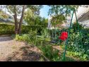 Apartmanok Vini- beautiful garden and terrase A4(4+2) Podstrana - Riviera Split  - udvar