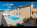 Apartmanok Lux 1 - heated pool: A1(4), A4(4) Marina - Riviera Trogir  - medence (ház és környéke)