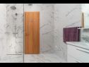 Apartmanok Lux 2 - heated pool: A2(4+2), A3(4+2) Marina - Riviera Trogir  - Apartman - A3(4+2): fürdőszoba toalettel
