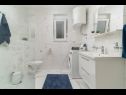 Apartmanok Lux 3 - heated pool: A5(4+2), A6(4+2) Marina - Riviera Trogir  - Apartman - A5(4+2): fürdőszoba toalettel