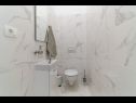 Apartmanok Lux 3 - heated pool: A5(4+2), A6(4+2) Marina - Riviera Trogir  - Apartman - A6(4+2): fürdőszoba toalettel