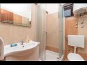 Apartmanok Vin - 40 m from sea: A1 (4+1), A2 (2+2), A3 (2+2) Seget Donji - Riviera Trogir  - Apartman - A2 (2+2): fürdőszoba toalettel