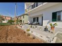 Apartmanok Kati - garden: A1(4), A2(2+1) Seget Donji - Riviera Trogir  - kert