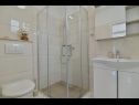 Apartmanok Kati - garden: A1(4), A2(2+1) Seget Donji - Riviera Trogir  - Apartman - A2(2+1): fürdőszoba