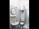 Apartmanok VV A1(2+1), A2(5), A3(7) Seget Vranjica - Riviera Trogir  - Apartman - A1(2+1): fürdőszoba toalettel