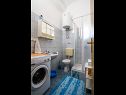 Apartmanok VV A1(2+1), A2(5), A3(7) Seget Vranjica - Riviera Trogir  - Apartman - A2(5): fürdőszoba toalettel