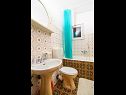 Apartmanok VV A1(2+1), A2(5), A3(7) Seget Vranjica - Riviera Trogir  - Apartman - A3(7): fürdőszoba toalettel