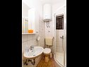 Apartmanok VV A1(2+1), A2(5), A3(7) Seget Vranjica - Riviera Trogir  - Apartman - A3(7): fürdőszoba toalettel