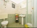 Apartmanok Žar - free parking A1(4+1), A2(2+2), A3(2+2), A4(4+1) Seget Vranjica - Riviera Trogir  - Apartman - A4(4+1): fürdőszoba toalettel
