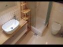 Apartmanok Ante - 80 m from sea: A1(4), A2(2+1) Seget Vranjica - Riviera Trogir  - Apartman - A1(4): fürdőszoba toalettel