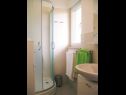 Apartmanok Tih - 20 m from sea: A1 Ruzmarin(2+2), A2 Maslina(2+2) Sevid - Riviera Trogir  - Apartman - A1 Ruzmarin(2+2): fürdőszoba toalettel