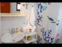 Apartmanok Bosiljka - by the sea: A1(5), A2(5), SA3(2) Sevid - Riviera Trogir  - Apartman - A2(5): fürdőszoba toalettel