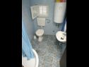Apartmanok Barry - sea view and free parking : A1(2+2), A2(2+2), A3(2+2), A4(2+2) Sevid - Riviera Trogir  - Apartman - A2(2+2): fürdőszoba toalettel