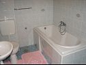 Apartmanok Tone - spacious and comfortable: A1 zuti(5+2), A2 plavi(5+2) Trogir - Riviera Trogir  - Apartman - A1 zuti(5+2): fürdőszoba toalettel