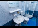 Apartmanok Iva - 150m from the beach: A1(4), A3(3), SA2(2) Trogir - Riviera Trogir  - Apartman - A3(3): fürdőszoba toalettel