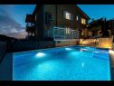 Apartmanok Vera - with nice view: A2-prvi kat (6), A1-prizemlje(4), A3-potkrovlje(6) Trogir - Riviera Trogir  - ház