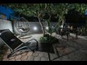 Apartmanok Florio - garden & free parking: A1(5) Trogir - Riviera Trogir  - kerti terasz