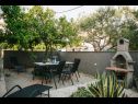 Apartmanok Florio - garden & free parking: A1(5) Trogir - Riviera Trogir  - komin