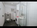 Apartmanok Florio - garden & free parking: A1(5) Trogir - Riviera Trogir  - Apartman - A1(5): fürdőszoba toalettel