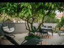 Apartmanok Florio - garden & free parking: A1(5) Trogir - Riviera Trogir  - Apartman - A1(5): kerti terasz