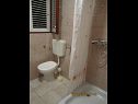 Apartmanok Deni - 30 m from sea: A2(4+1), A3(4+2) Vinisce - Riviera Trogir  - Apartman - A3(4+2): fürdőszoba toalettel