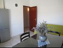 Apartmanok Deni - 30 m from sea: A2(4+1), A3(4+2) Vinisce - Riviera Trogir  - Apartman - A3(4+2): nappali