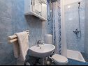 Apartmanok Miranda - quiet & next to the sea: A1(2+2), A2(2+2), A3(2+1), A4(2+1) Vinisce - Riviera Trogir  - Apartman - A1(2+2): fürdőszoba toalettel
