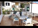 Apartmanok Marin - comfortable apartment near sea: A1(5+2) Vinisce - Riviera Trogir  - terasz
