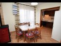Apartmanok Marin - comfortable apartment near sea: A1(5+2) Vinisce - Riviera Trogir  - Apartman - A1(5+2): ebédlő