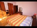 Apartmanok Marin - comfortable apartment near sea: A1(5+2) Vinisce - Riviera Trogir  - Apartman - A1(5+2): hálószoba