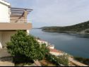 Apartmanok Ljubi - 20 m from beach: A1(4+1), A2 Crveni(2+2), A3 Zeleni(2+2) Vinisce - Riviera Trogir  - ház