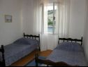 Apartmanok Ljubi - 20 m from beach: A1(4+1), A2 Crveni(2+2), A3 Zeleni(2+2) Vinisce - Riviera Trogir  - Apartman - A1(4+1): hálószoba