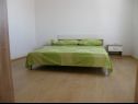 Apartmanok Ljubi - 20 m from beach: A1(4+1), A2 Crveni(2+2), A3 Zeleni(2+2) Vinisce - Riviera Trogir  - Apartman - A3 Zeleni(2+2): hálószoba