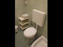 Apartmanok Slaven - 50 m from beach: A1(4+2), A2(2+1), A3(4+1) Vinisce - Riviera Trogir  - Apartman - A1(4+2): fürdőszoba toalettel