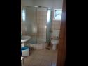 Apartmanok Slaven - 50 m from beach: A1(4+2), A2(2+1), A3(4+1) Vinisce - Riviera Trogir  - Apartman - A3(4+1): fürdőszoba toalettel