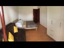 Apartmanok Deni - 30 m from sea: A2(4+1), A3(4+2) Vinisce - Riviera Trogir  - Apartman - A2(4+1): hálószoba
