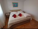 Apartmanok Srđan - 10 m from the beach : A1(4), A2(2+1), A3(4+1) Vinisce - Riviera Trogir  - Apartman - A2(2+1): hálószoba