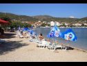 Apartmanok Mari - barbecue: A1Lile (4), A2Lile (2+2) Vinisce - Riviera Trogir  - strand