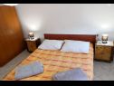 Apartmanok Ivan  - 15 m from beach: A1(7), SA2(2), A3(2+1) Vinisce - Riviera Trogir  - Apartman - A1(7): hálószoba