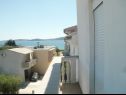 Apartmanok és szobák Aleksandra - 10 m from sea: A1 lijevi(2+2), A2 desni(2+2), A3(4+1), A4(2+2), R7(2), A5(4), A6(4+1) Bibinje - Riviera Zadar  - Apartman - A3(4+1): a balkon kilátása