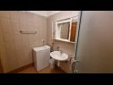 Apartmanok Ivo - 500 m to sandy beach: A1(2+2), A2(6+2), SA3(2+1) Ljubac - Riviera Zadar  - Apartmanstudió - SA3(2+1): fürdőszoba toalettel