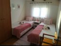 Apartmanok Vlatkica - 10 m from beach: A1 Vlatkica(4), A2 Lea(4) Maslenica - Riviera Zadar  - Apartman - A2 Lea(4): szoba