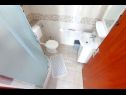 Apartmanok Nika - nice garden: A1(2), A2(4+1), A3(6), A4(2) Nin - Riviera Zadar  - Apartman - A4(2): fürdőszoba toalettel