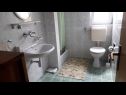 Apartmanok Anna - peaceful and quiet: A2(4+1), A3(3) Sabunike - Riviera Zadar  - Apartman - A2(4+1): fürdőszoba toalettel