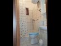 Apartmanok Sunny  - sea side terrace & parking: A1(4+1), A2(6+1) Starigrad-Paklenica - Riviera Zadar  - Apartman - A1(4+1): fürdőszoba toalettel