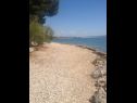 Apartmanok és szobák Voyasi - 60 m from sea: A1(2), A2(2), A4(2), A6(2), A7(4), R5(2) Starigrad-Paklenica - Riviera Zadar  - strand