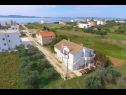 Apartmanok Anita - 100 m from the beach: A1(2+2), SA2(2+2), A3(2+2), A4(2+2) Sukosan - Riviera Zadar  - részlet (ház és környéke)