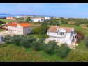 Apartmanok Anita - 100 m from the beach: A1(2+2), SA2(2+2), A3(2+2), A4(2+2) Sukosan - Riviera Zadar  - részlet (ház és környéke)