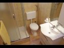 Apartmanok Almond A1(2+2), A2(4+2), A3(4+2) Vir - Riviera Zadar  - Apartman - A3(4+2): fürdőszoba toalettel